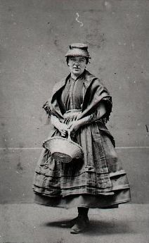 Welsh National Dress: Women at Market during the 1880s - Archifau Cymru Welsh National Dress: Women at Market during the 1880s - Archifau Cymru