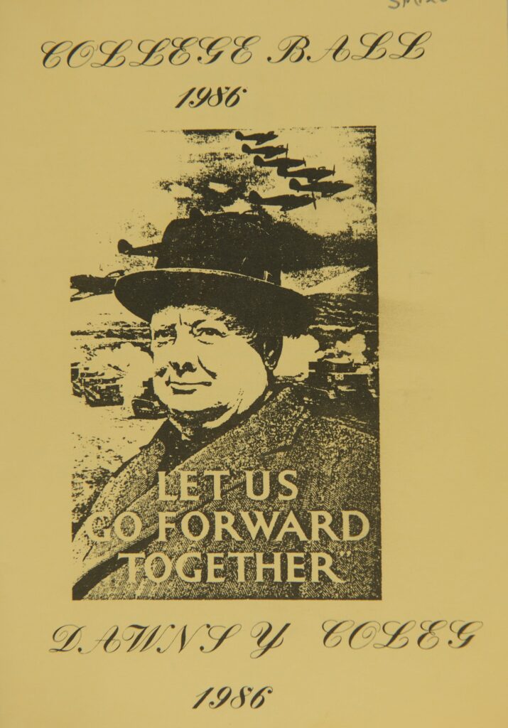 College Ball – Dawns Y Coleg (1986), eitem o Lyfrgell ac Archifau Roderic Bowen, Y Drindod Dewi Sant